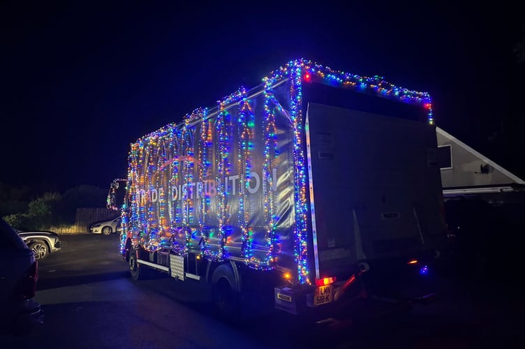 The festive vehicle that brought the very first barrel of St Nick to the pub on Thursday