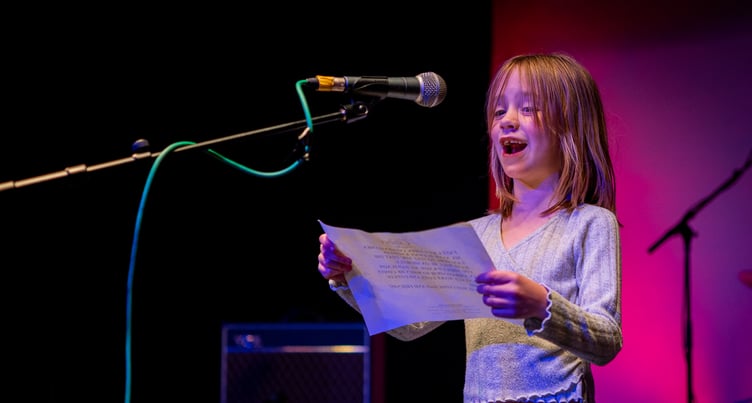 Emmy Elizabeth Knowles introducing her dad