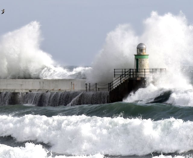 Met Office issue warning as gale force winds to cause overtopping