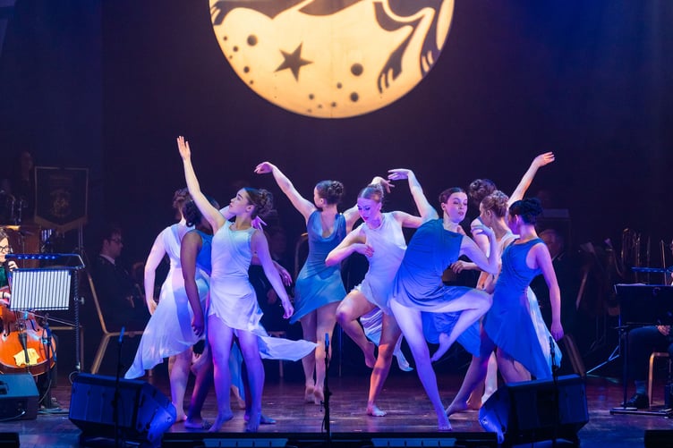 Mannin Youth Dance Company with a mesmerising perfomance to Geury Aalin