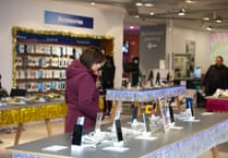 Manx Telecom Launches Christmas Offers with Boosted Roaming and In-Store Support