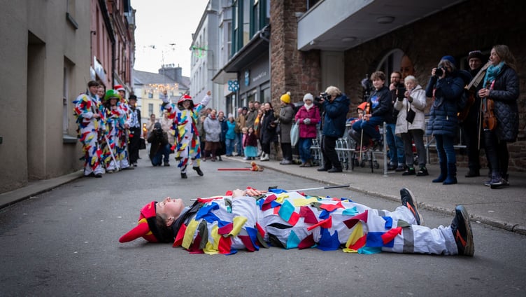 The play features boastful, sword-wielding saints who engage in mock combat, dramatic deaths and revivals by a doctor character