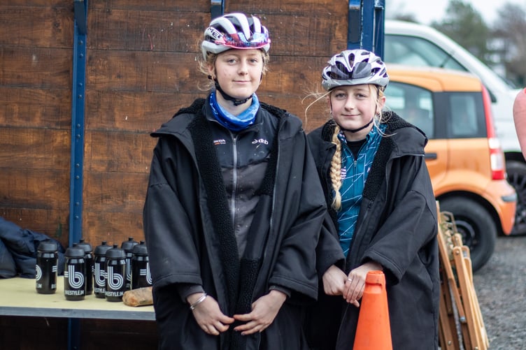 Sisters Abi (left) and Poppy Clayton were the women's winners in the Rigid Turkey (Photo: Gary Jones/Manxman Photos)