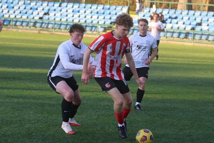 Corinthians' Nathan Little and Peel's Oscar Bignall go head-to-head in Boxing Day's Railway Cup final (Photo: Paul Hatton)