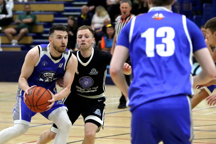 Wolves' Viktor Capkanovski (left) and Jets' Tom Dalton-Brown will be hoping to guide their sides to the Championship this season