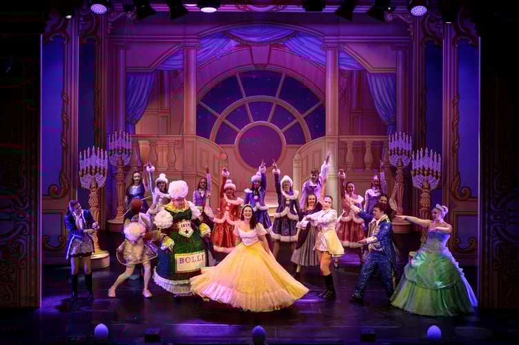 The star-studded cast join together on stage