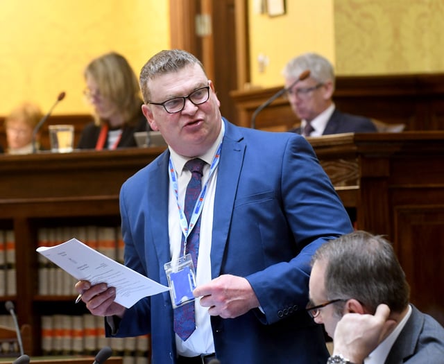 'Out of touch' Government ‘crazy’ over teachers’ snow day pay