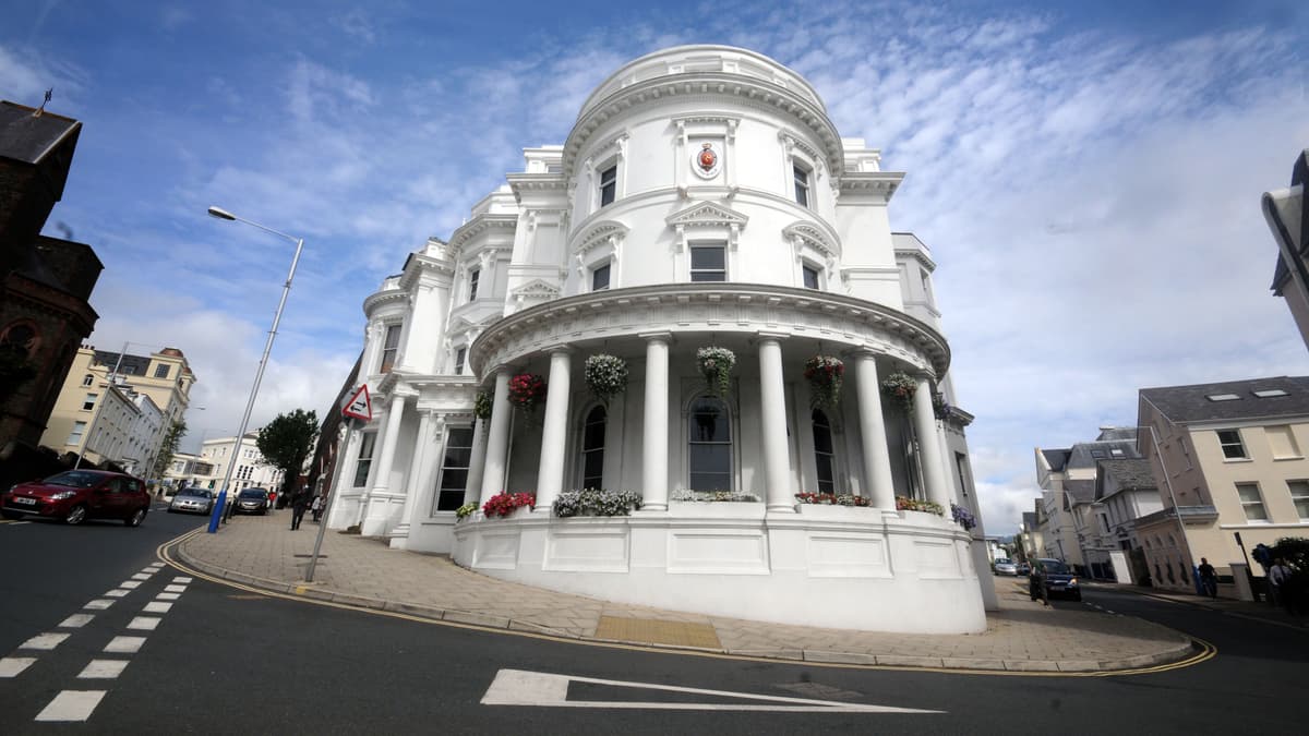 Election candidates urged to back Isle of Man space agreement