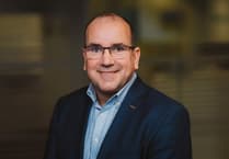 Lloyds International renews sponsorship with IoD Isle of Man for 2026