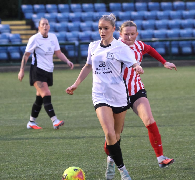 Corinthians' Lula Finley attempts to hold off the attentions of Peel's Lisa Costain during Sunday's Floodlit Cup match at the Bowl (Photo: Paul Hatton)