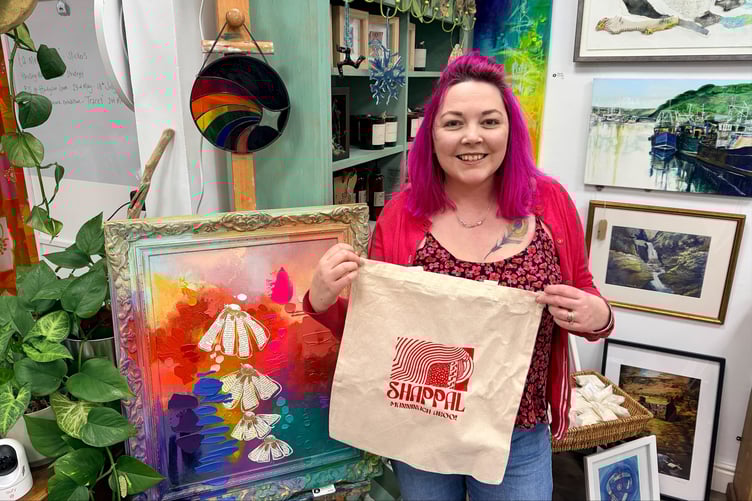 Manx language shopping bag featuring the phrase 'Shappal Manninagh Aboo' - 'Hurray for Manx Shopping' (Photo: Leanne Higgins)