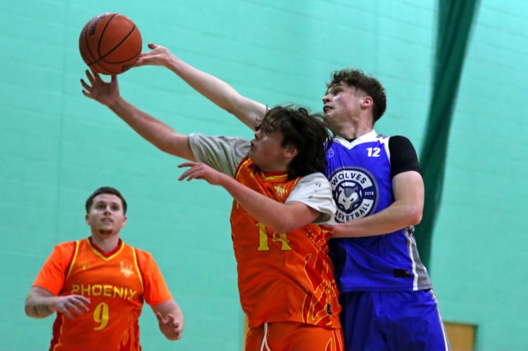 Phoenix's Ted Kelsall and Wolves' Shane Collins battle for a rebound as Connor Moughtin looks on (Photo: Martin Dunne)