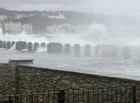 Watch as huge waves crash over Douglas Promenade 