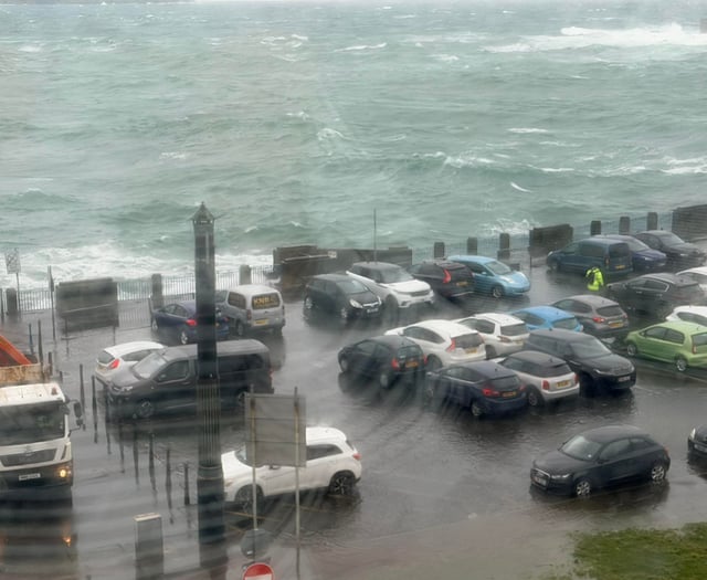 Motorists urged to avoid car park with large waves expected