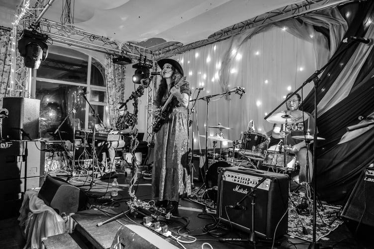 Alice Ashe supporting