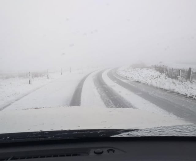 Snow shuts Mountain Road