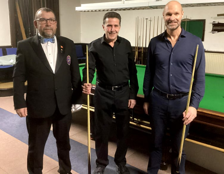 Doug Kinrade Knockout winner Graham Ashton (centre) and runner-up Ollie Byrne (right) with referee Dave Kelly