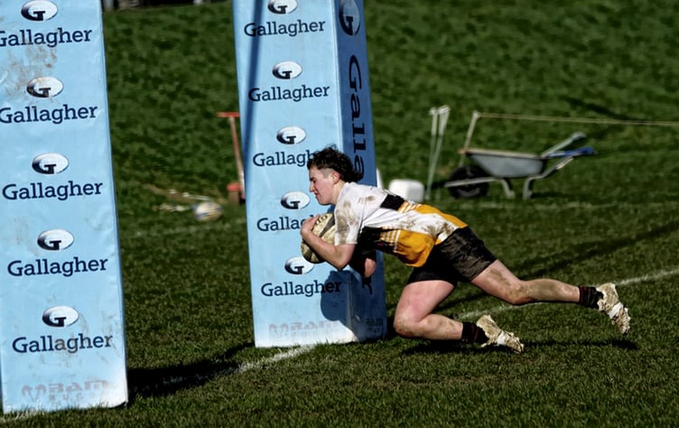 Bea O’Neill dives over the whitewash to score her second try of the day for Vagabonds against Bury on Saturday (Photo: John Liver/Mumbles Pics)