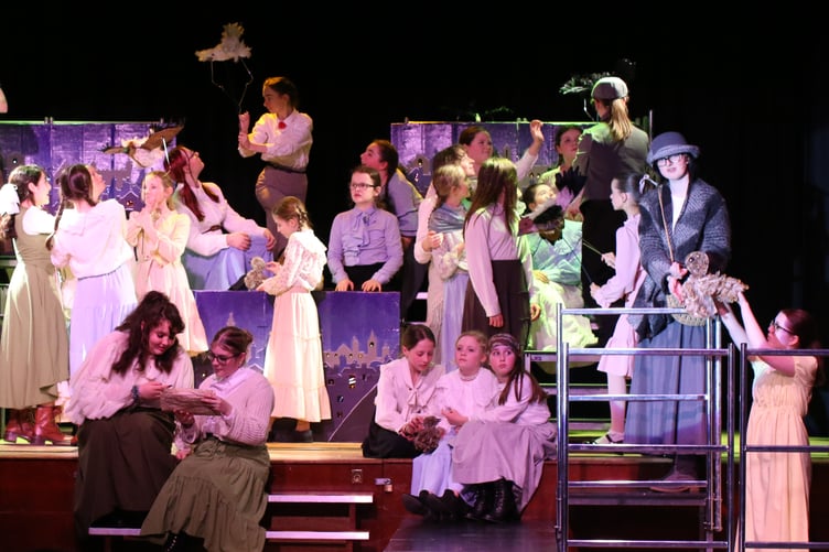 Chloe Quayle as Bird Woman