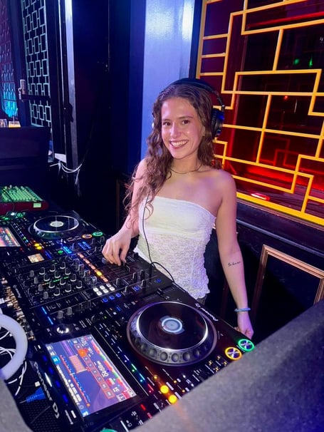 Robyn Leigh Freestone will be at the Conister Arms this weekend