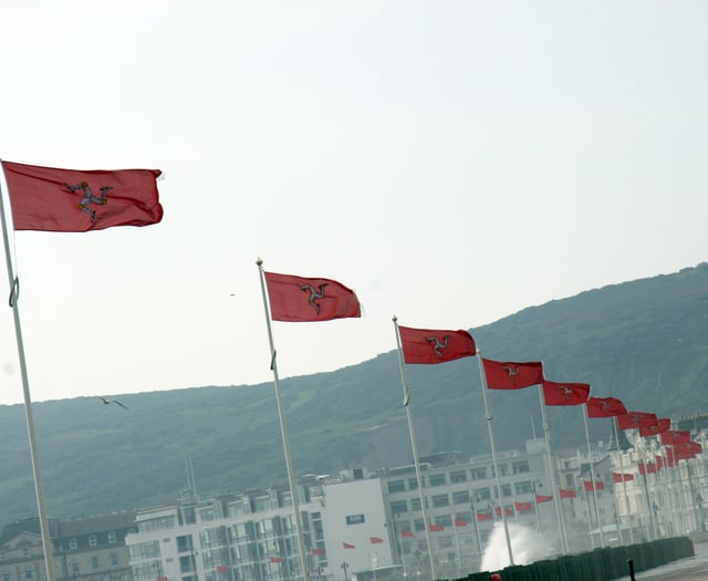 Met Office issue 13-hour weather alert as gale-force winds set to hit