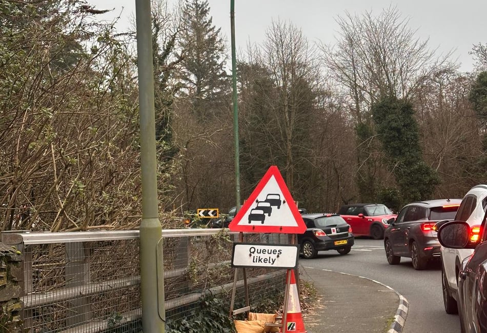 Broken down vehicle causing 'considerable congestion' in Braddan