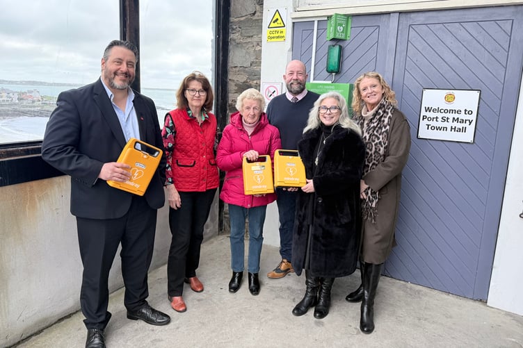 Left to right: Mark Kemp, Jean Teare, Nancy Quilliam, Paul Costain, Sally-Ann Franklin Maiden and Nancy's daughter Nicki McMullin