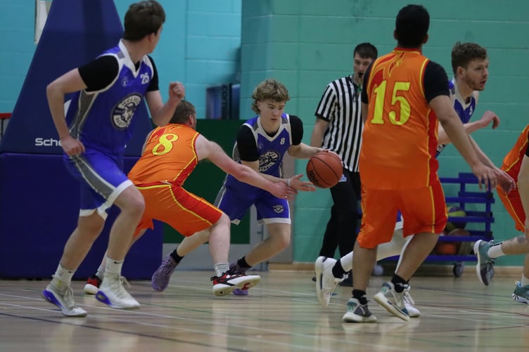 Wolves' Seb Smith goes on the attack against Southern Phoenix after a defensive rebound (Photo: Martin Dunne)