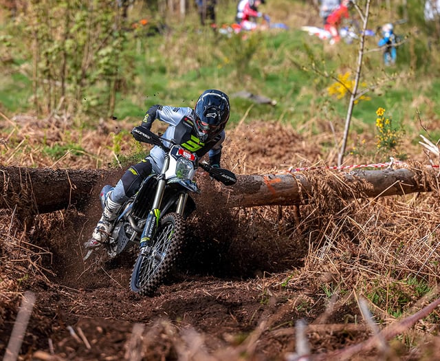 McCanney and Etchells head Manx charge in British Enduro champs