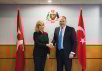 Turkish consul general visits Isle of Man to honour war graves