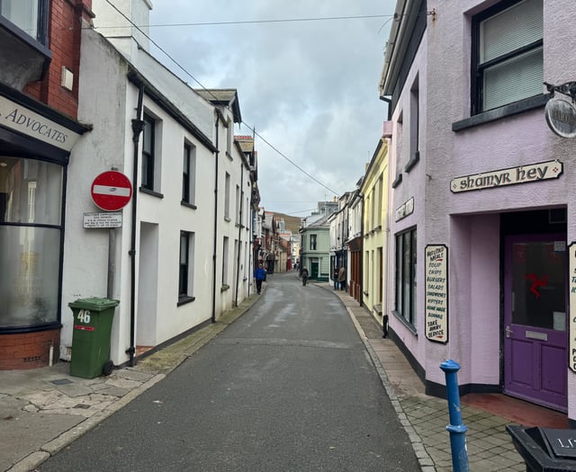 Traders unite behind commissioner as tensions with Town Hall deepen 