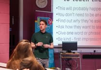 Welsh language advocate visits Isle of Man to support Manx revival efforts