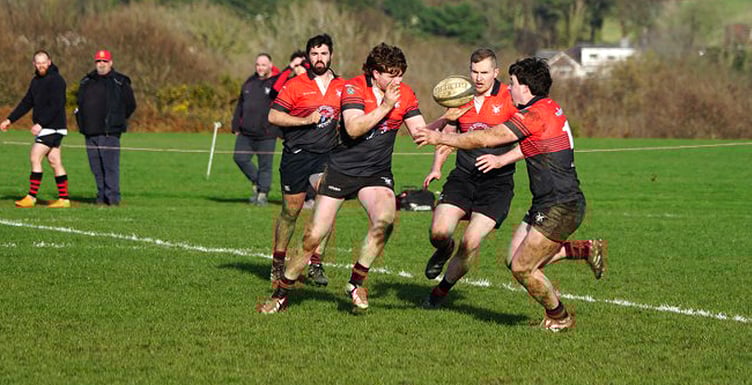 Scott Kneale and Jake Richmond link up in midfield for Ramsey. They'll be hoping to help the northerners get the better of Congleton at Mooragh Park this weekend (Photo: John Liver/Mumbles Pics)