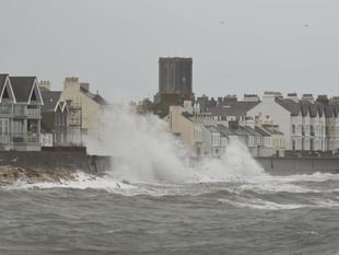 Met Office issue weather alert as strong winds and tides to hit coasts