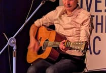 Bluetones lead singer set to return to the Isle of Man for two performances