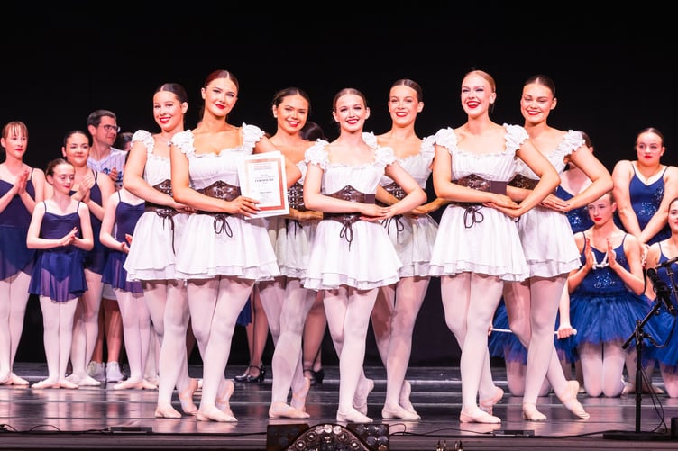 Ballet group 'Grace'