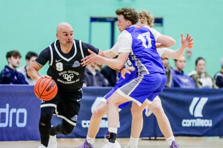 Jets' player/coach Paul Kilic dribbles the ball against the defensive pressure of Wolves' Oscar Lace (No.17) and Seb Smith (Photo: Martin Dunne)