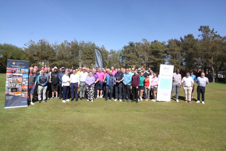 Golfers at the Mike Henthorn Cruse Memorial Golf Day
