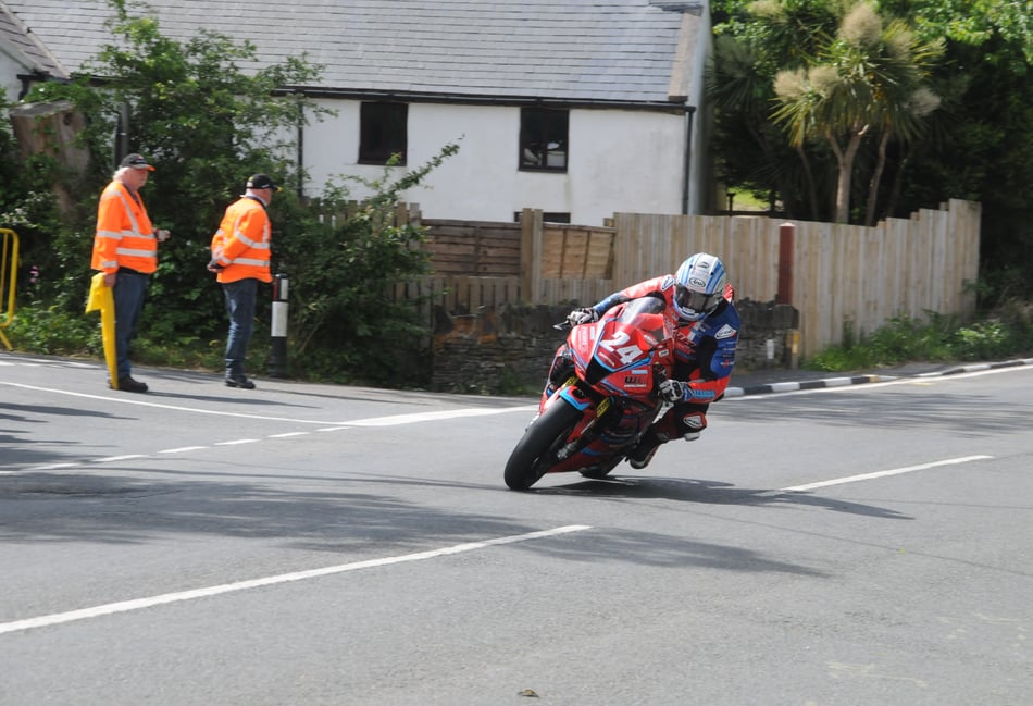 Updates from final day of qualifying at the Isle of Man TT