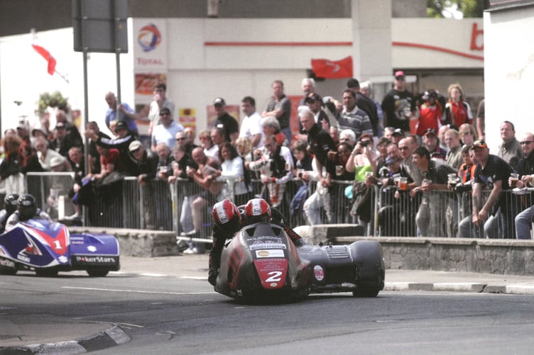 Nick Crowe and Mark Cox enter Parliament Square ahead of red-hot rivals Dave Molyneux and Dan Sayle in 2008. Crowe and Cox scored a double victory (iomttraces.com)