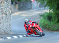 Harrison sets new TT qualifying record for Superstock class