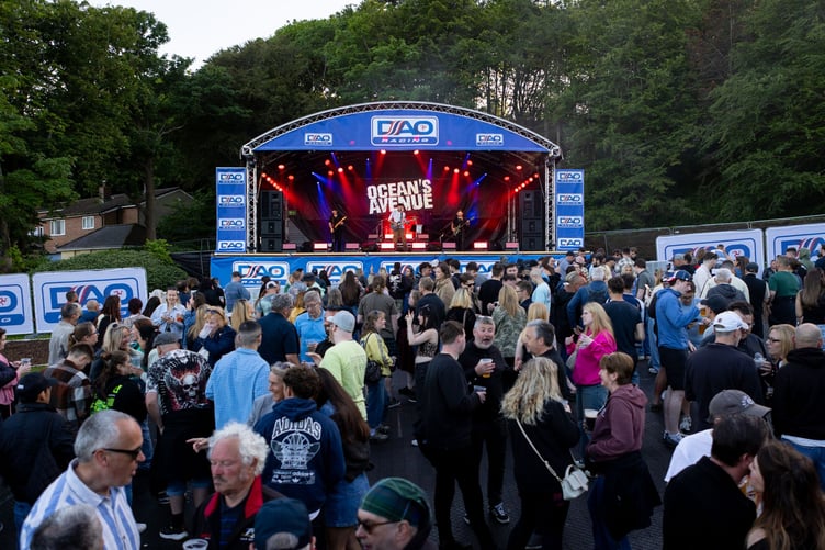Ocean's Avenue attracted quite the crowd