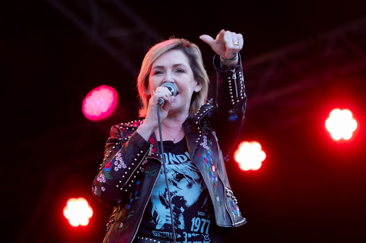 Kathryn Dion, singer from 2 Funky 2 performed at Neil Cowies Afternoon Disco
