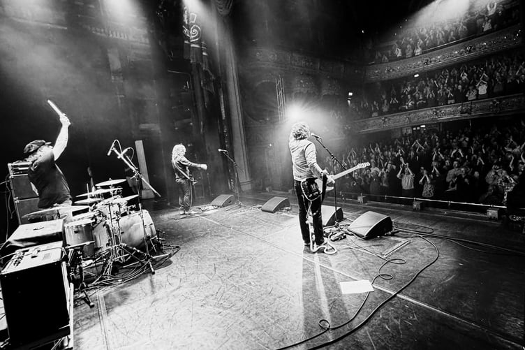 The crowd couldn't get enough of Davy and his band (Photo: Lenny Conroy)