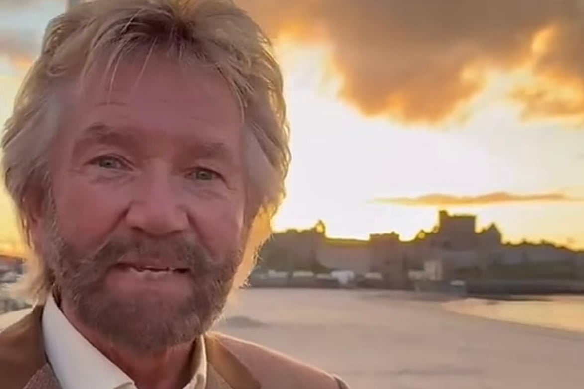 Noel Edmonds films himself soaking up the summer across the Isle of Man