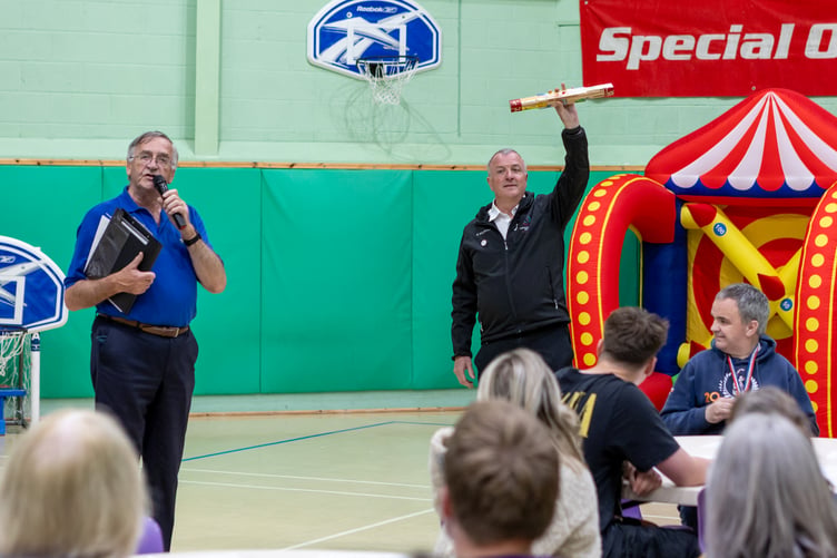 Basil Bielich lifts up the baton