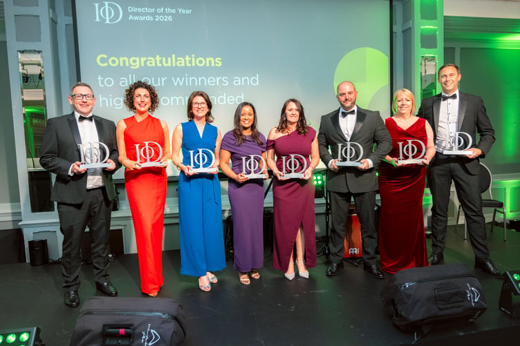 (Left to right) Award winners David Cox-Cooper, Victoria Hotchkiss, Jayne Hartley, Juliet Gomes, Nina Johnston, Mark Emmington, Gail Yeowell
and Donald Edwards