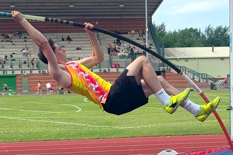 Zac Woodward produced an excellent display by winning the men's pole vault with a clearance of 4.30m, a new personal best