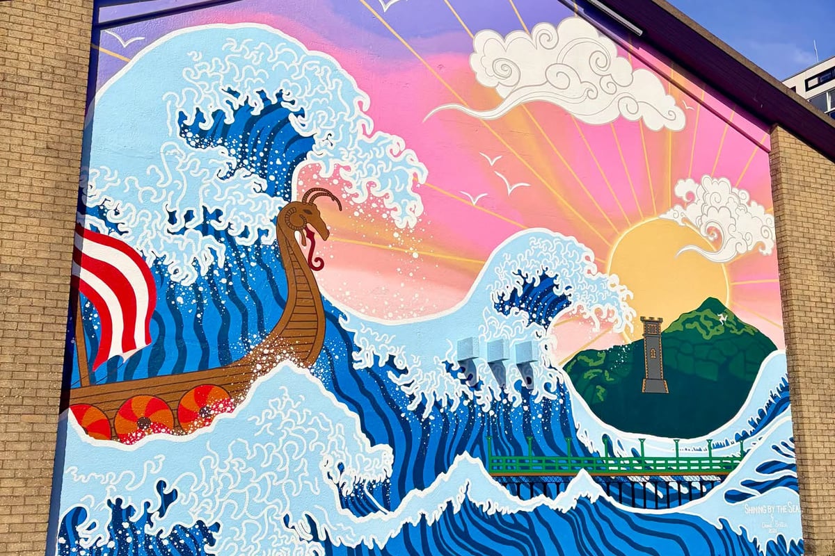 Stunning 'great wave' mural appears on blank wall in 'underappreciated part of town'