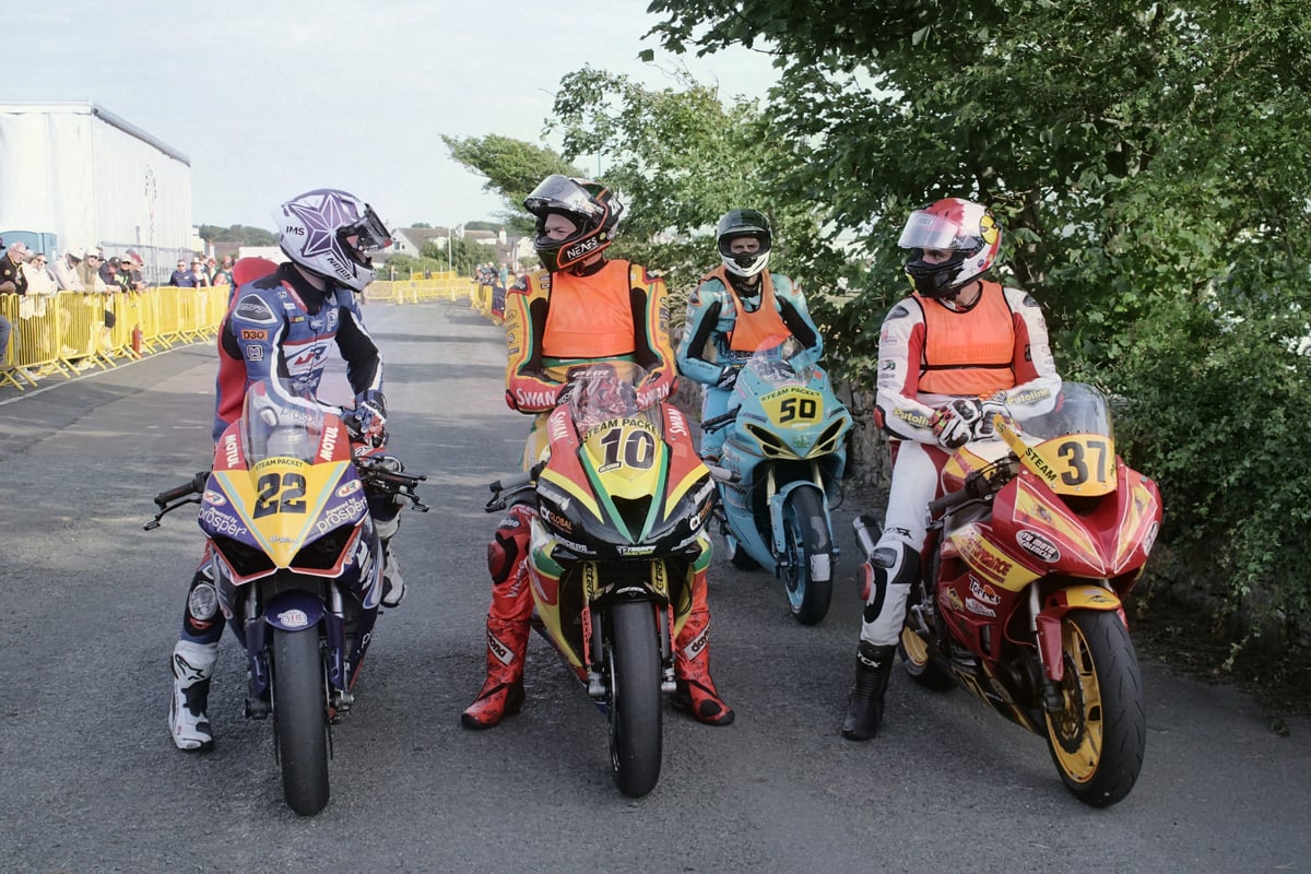 Southern 100: Peter Hickman dons a novice vest for his opening laps at Billown